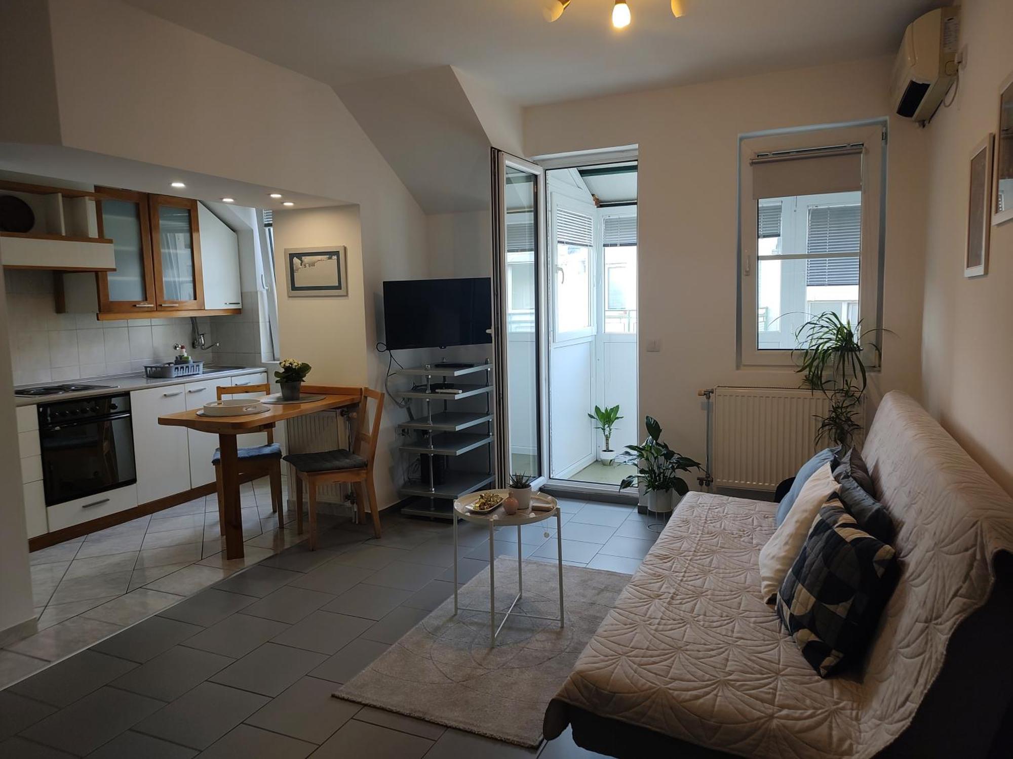 Twowheels Apartment - Apartment With Bicycles Újvidék Kültér fotó