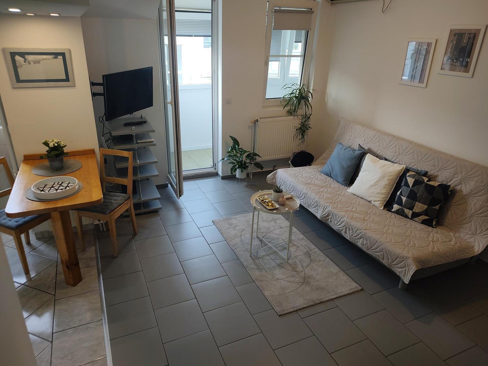 Twowheels Apartment - Apartment With Bicycles Újvidék Kültér fotó